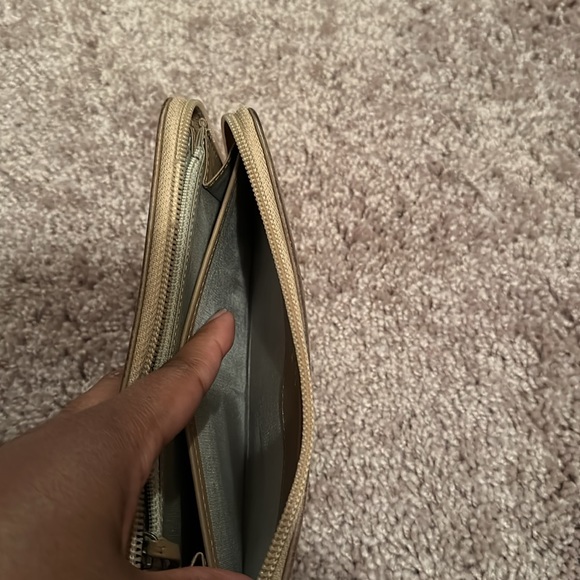 Chanel Zippy - Picture 9 of 17